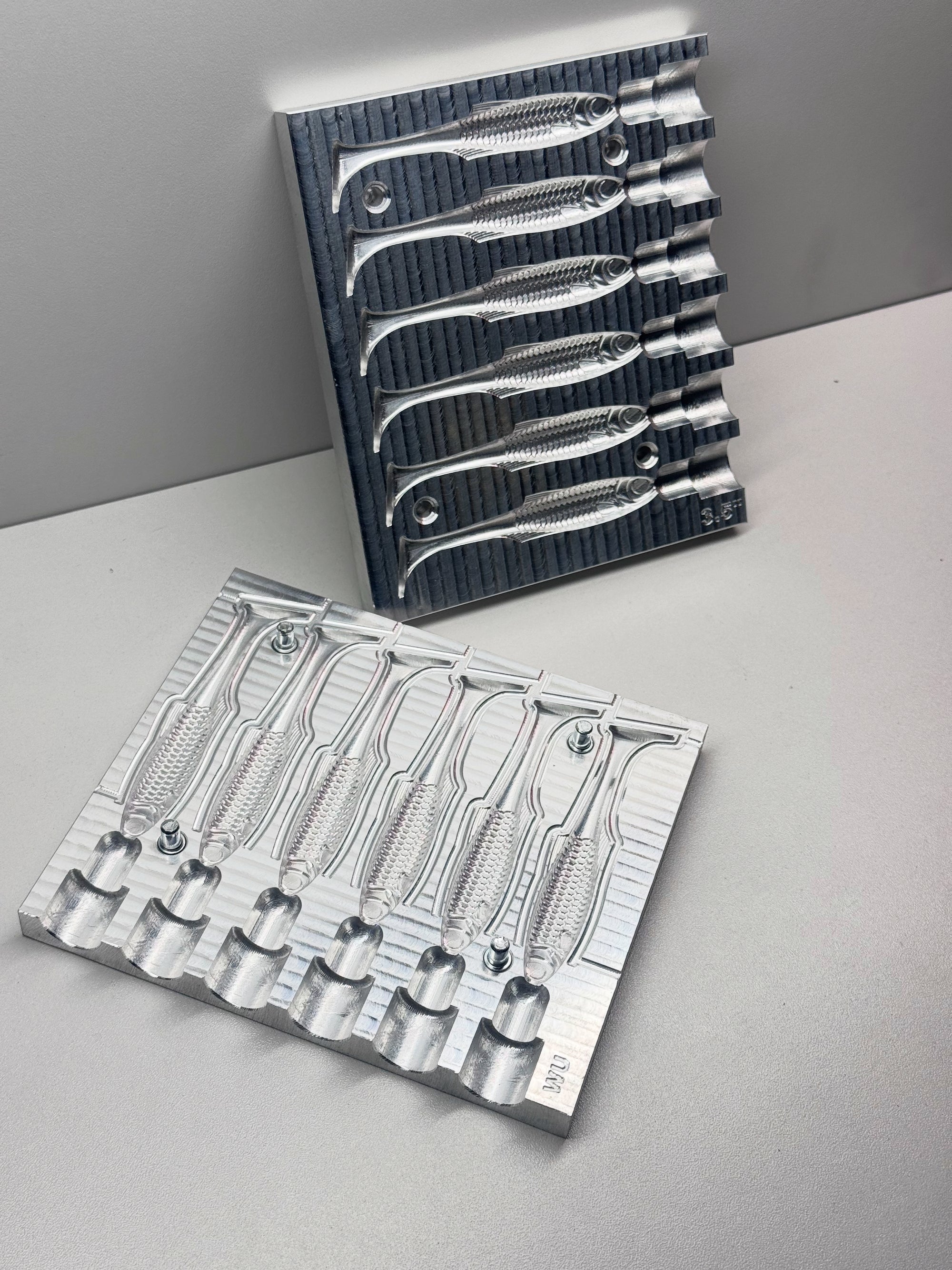 Killer Round Eyes (2.5″) With Space to Glue the Eyes - 6cav