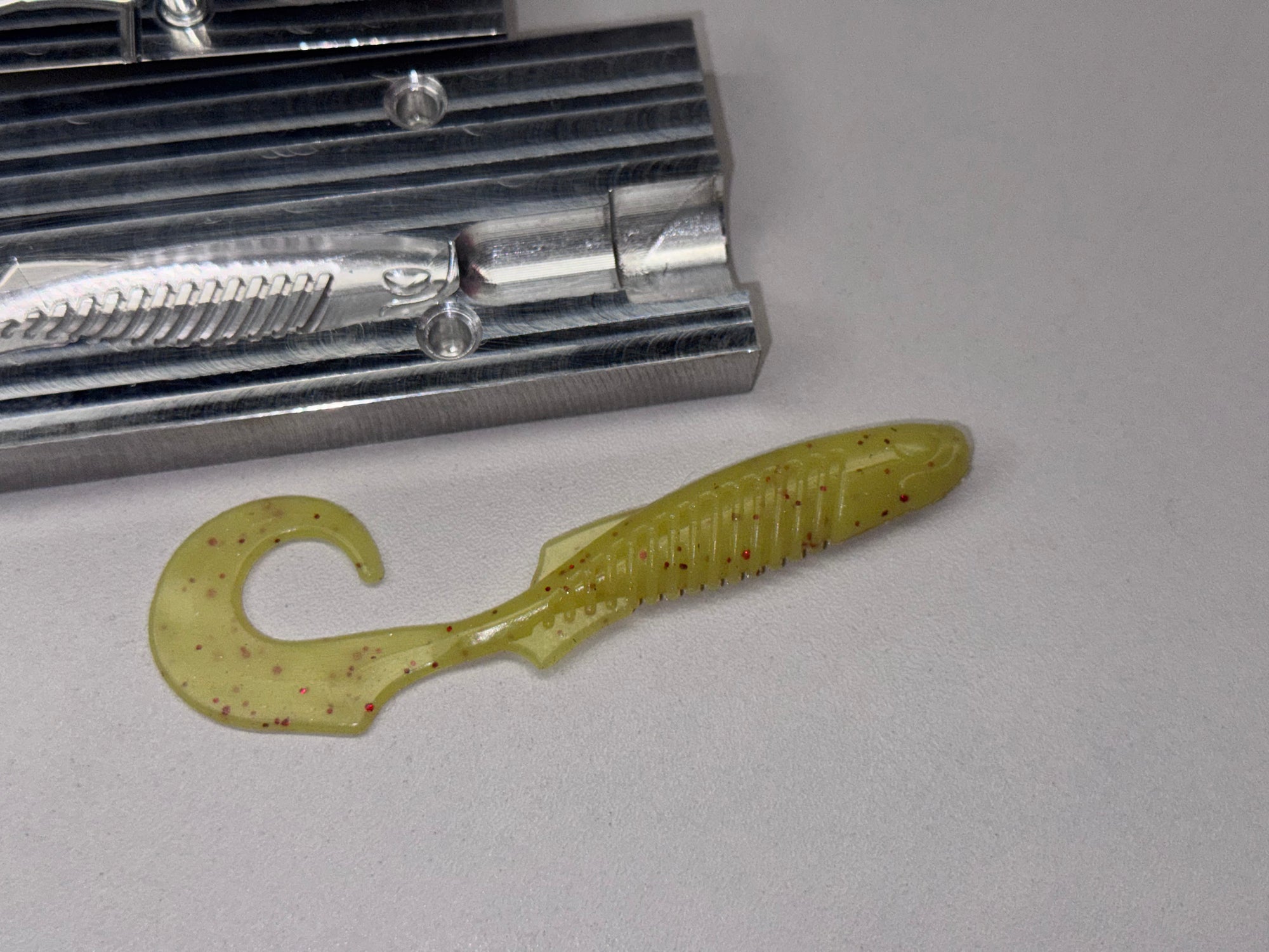 WU Ribbed Angry Grub (3″- 6″) Without Space to Glue the Eyes