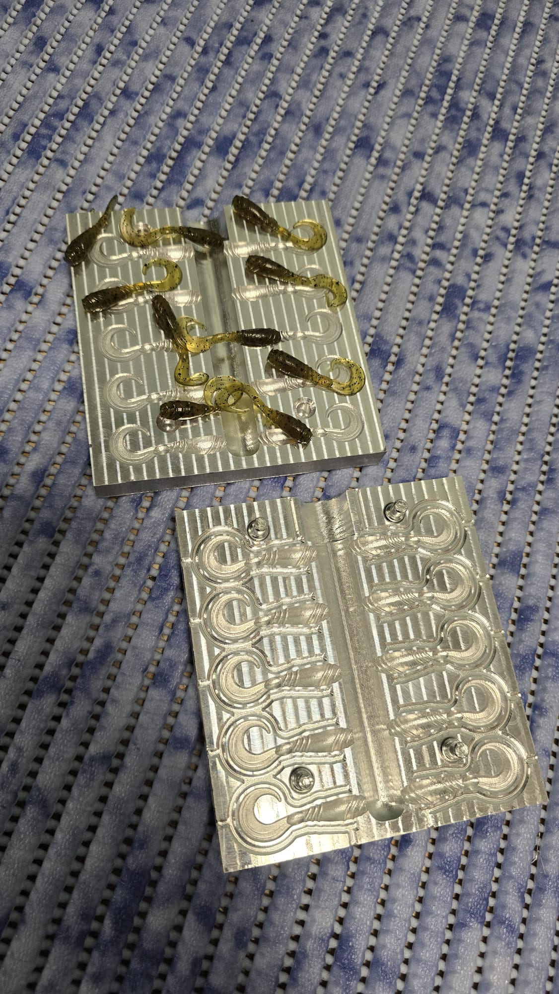 MicroGrub - 1.5inch - 10cav- Condition - New (no defects) - 1 in stock