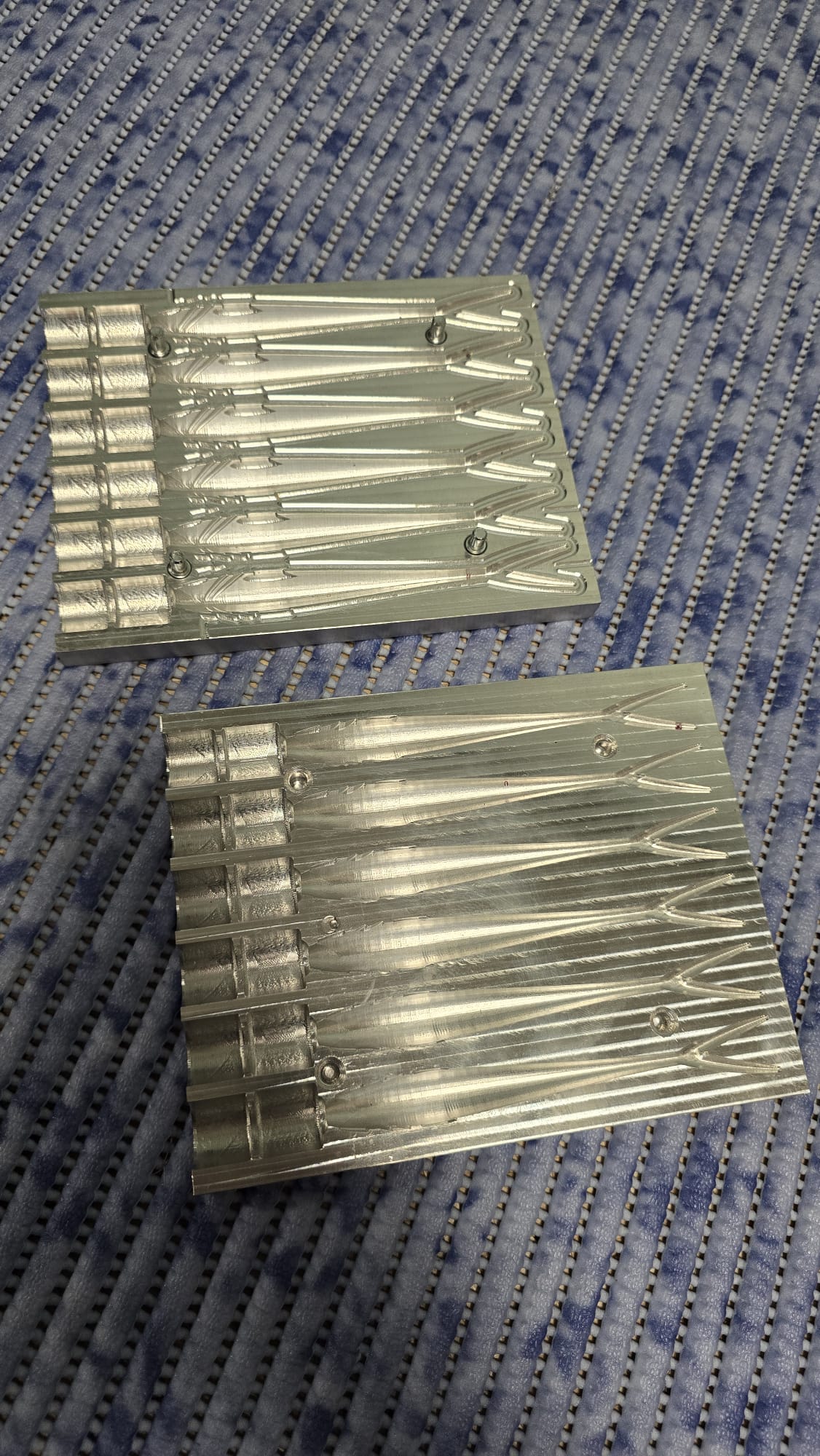 Minnow V1- 4inch - 6cav - Condition - New (no defects) - 1 in stock