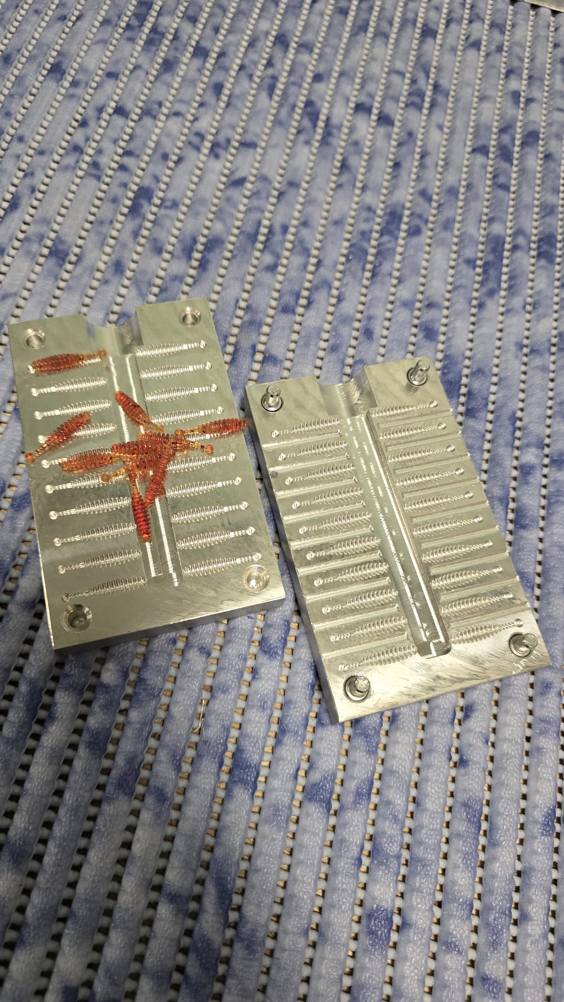 Worm - 1 inch - 20cav - Condition - New (no defects) - 1 in stock